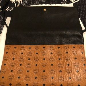 Corina Crossbody Clutch